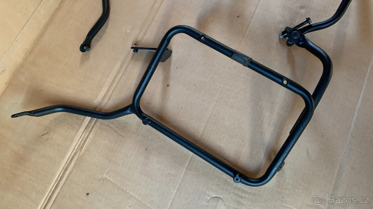 Triumph Tiger 800 / sada bočních kufrů, nosiče Givi/Kappa - 10