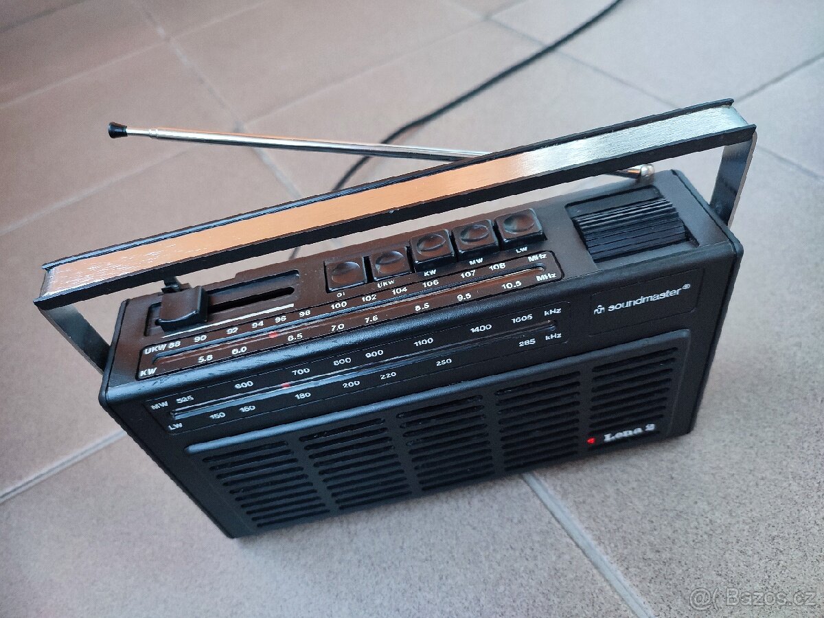 RETRO RADIO SOUNDMASTER. - 10