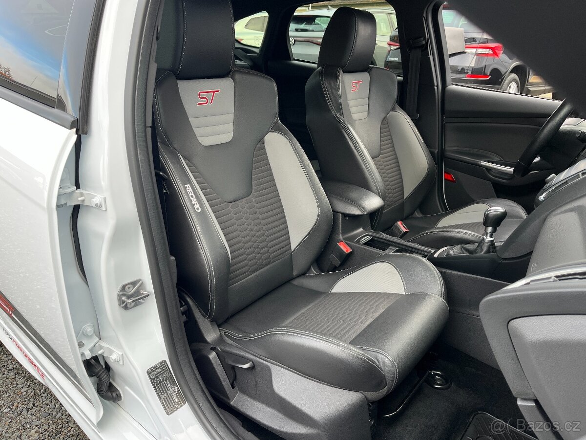 Ford Focus ST 2,0 250PS, 1.Maj,Zachovalý - 10