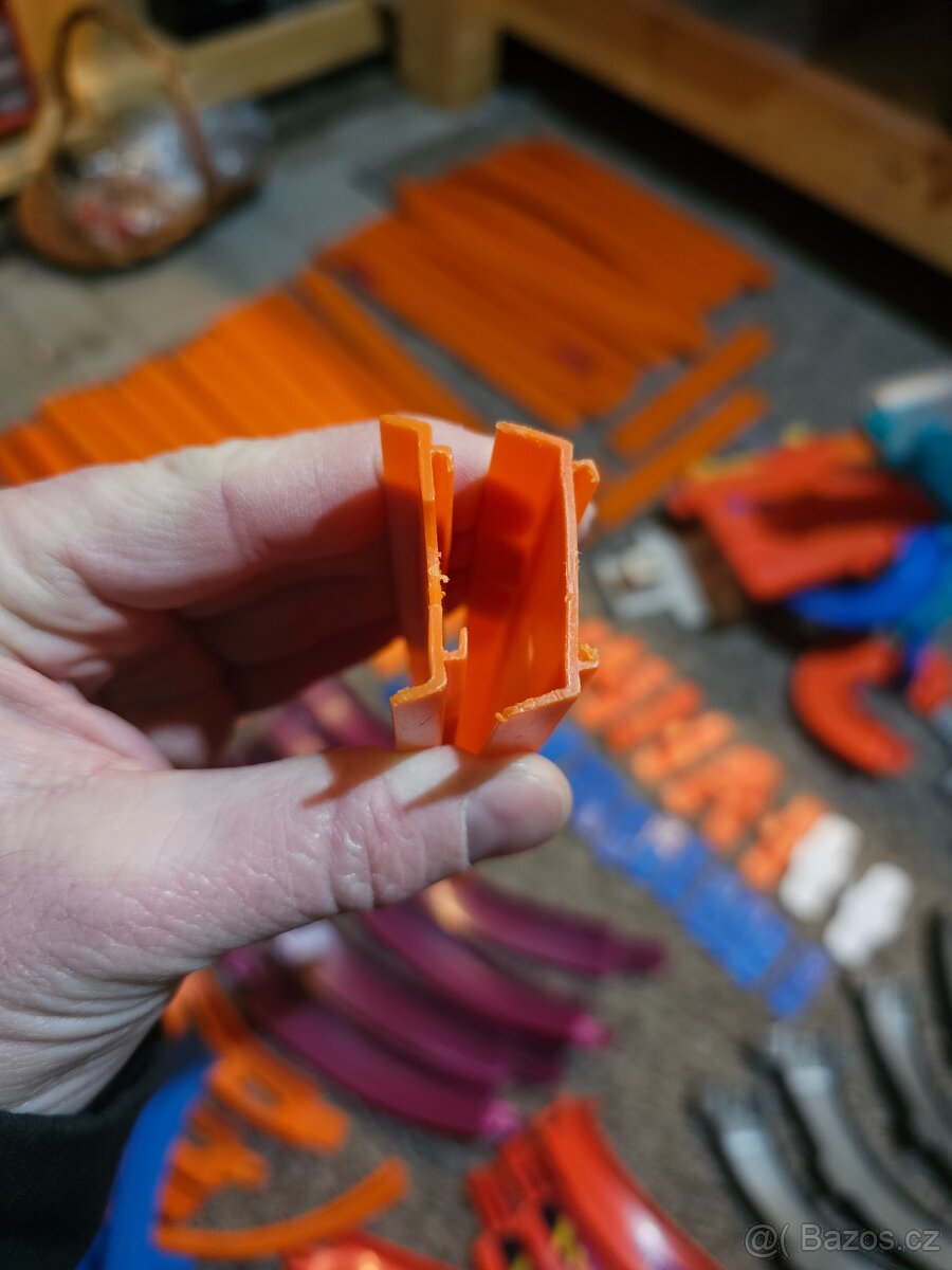 HOT WHEELS dráhy mix + unikátní díly - 10