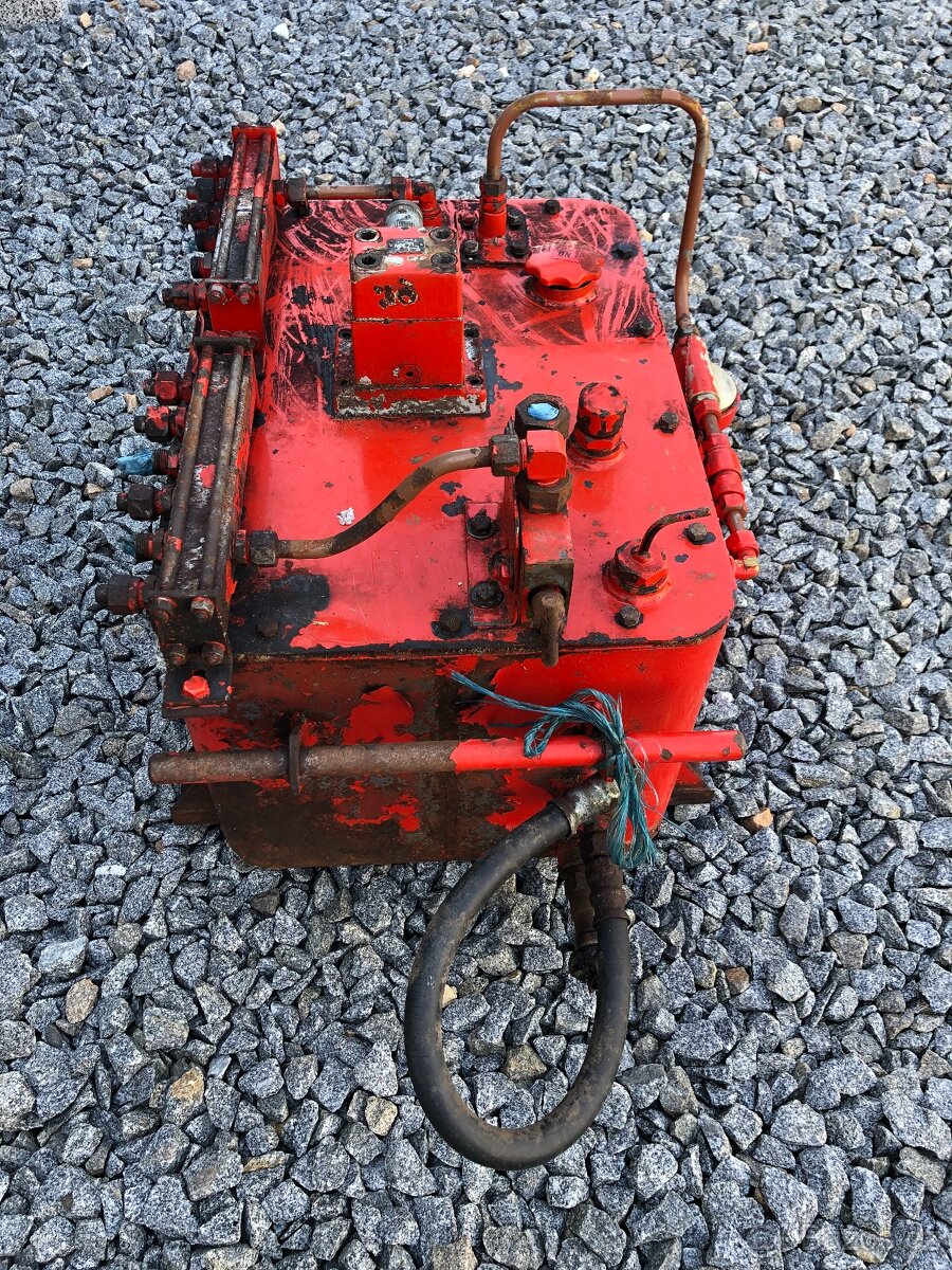 Olejová nádrž. - 10