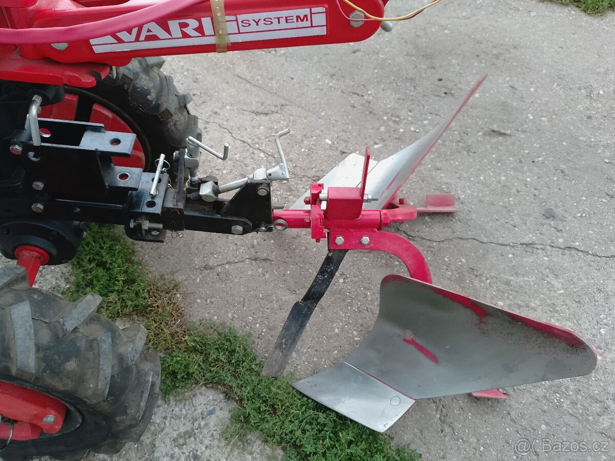 Vari malotraktor,motor Jikov,držáky,závaží,pluh,těleso TOP - 10