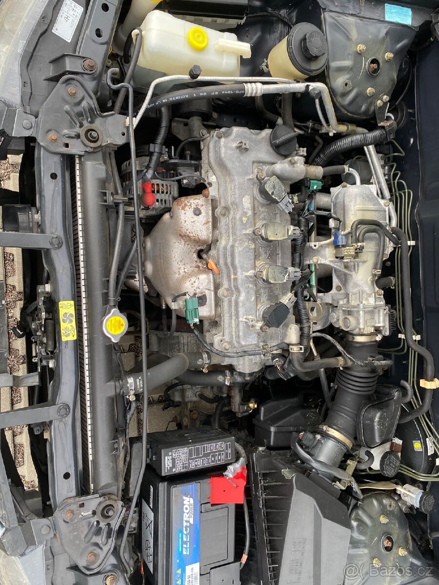 Nissan Almera 1.5 r.v 2005 - 10