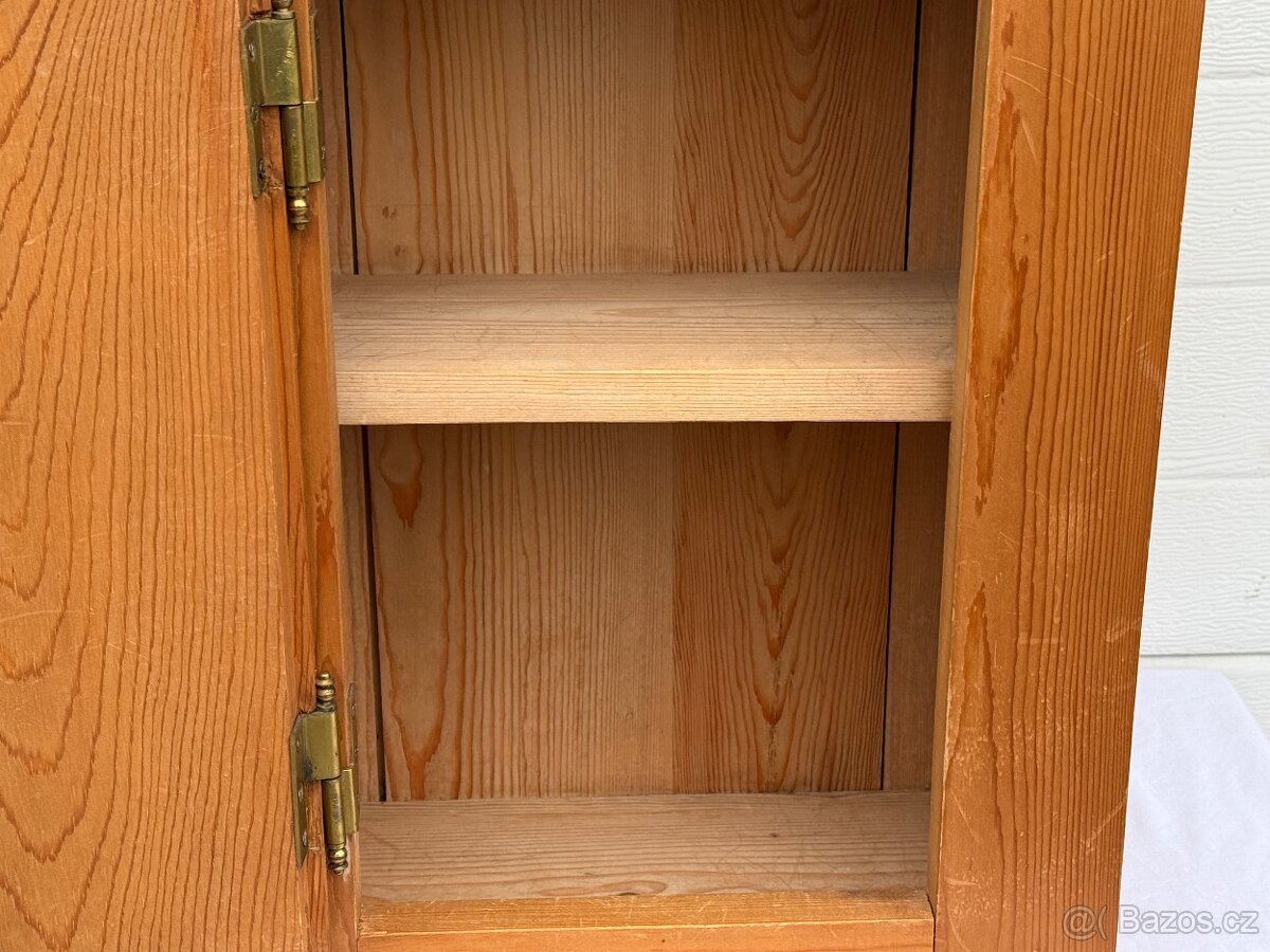 Velká dřevěná zdobená lékárnička masivní dřevo - 10