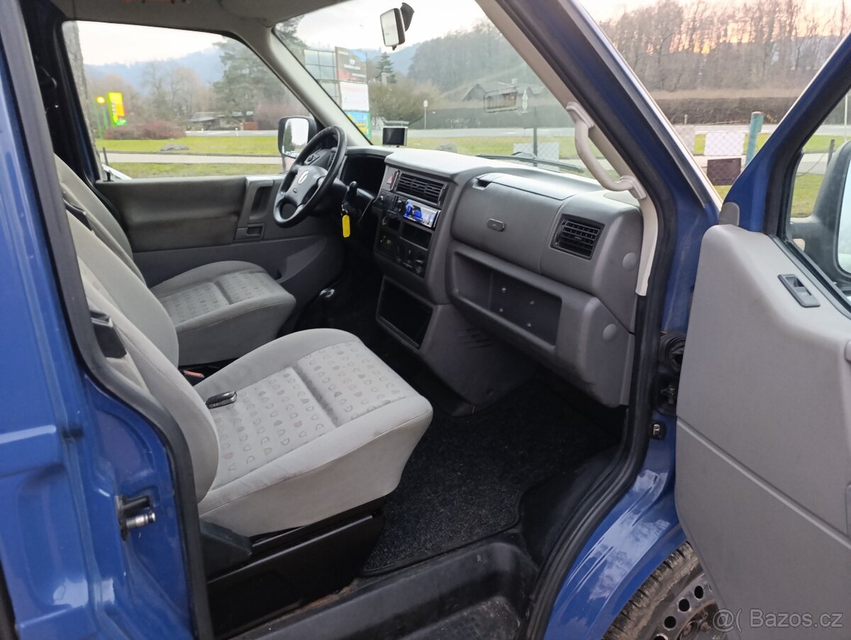 Volkswagen Transporter 2.5 TDi 75kw 5-9míst - 10