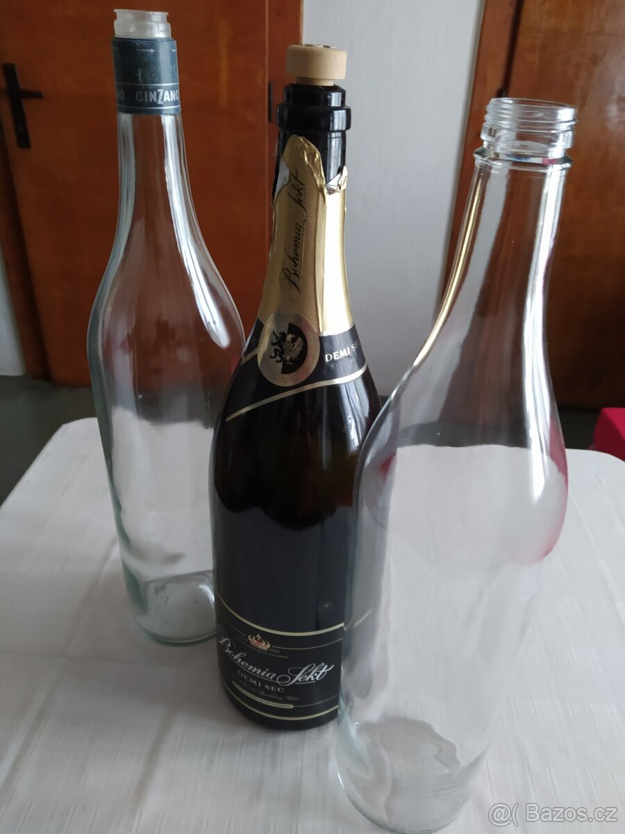 láhve 0,5l a 1lt s uzávěrem, plucky (placatky) 0,2l - 10