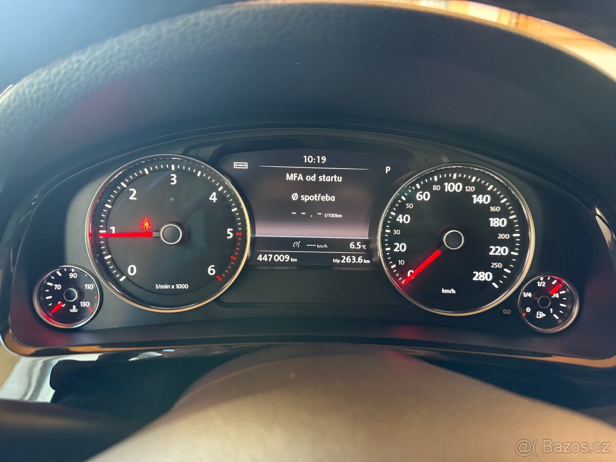 VW Touareg 3.0 V6 176kW 2011 rodinný - 10