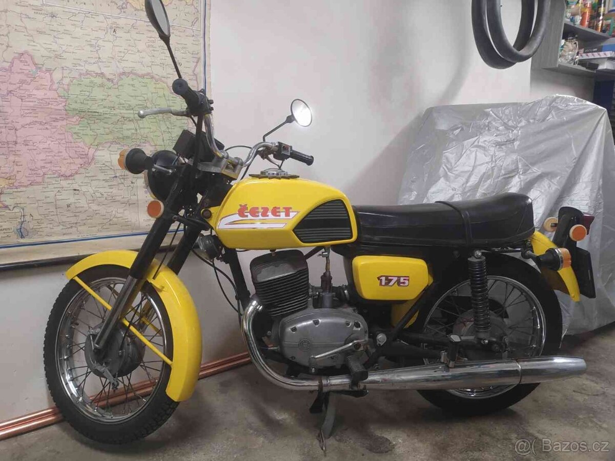 ČZ 125/488 (175/487) - přepážka baterka zadní blatník - 10