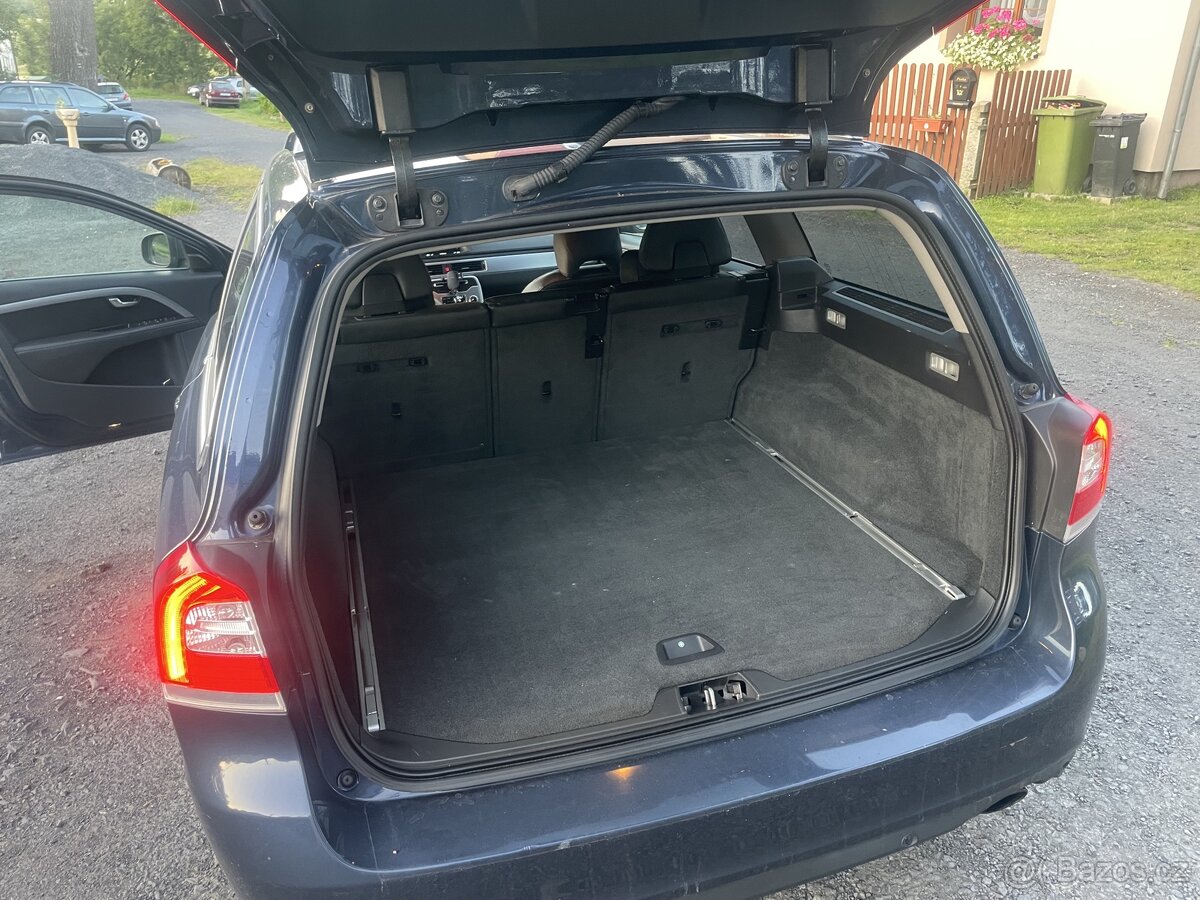 Volvo V70 D4 R-Desing - 10