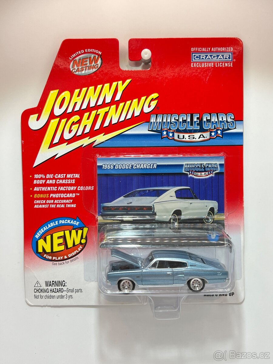 Modely 1:64 Johnny Lightning - 10