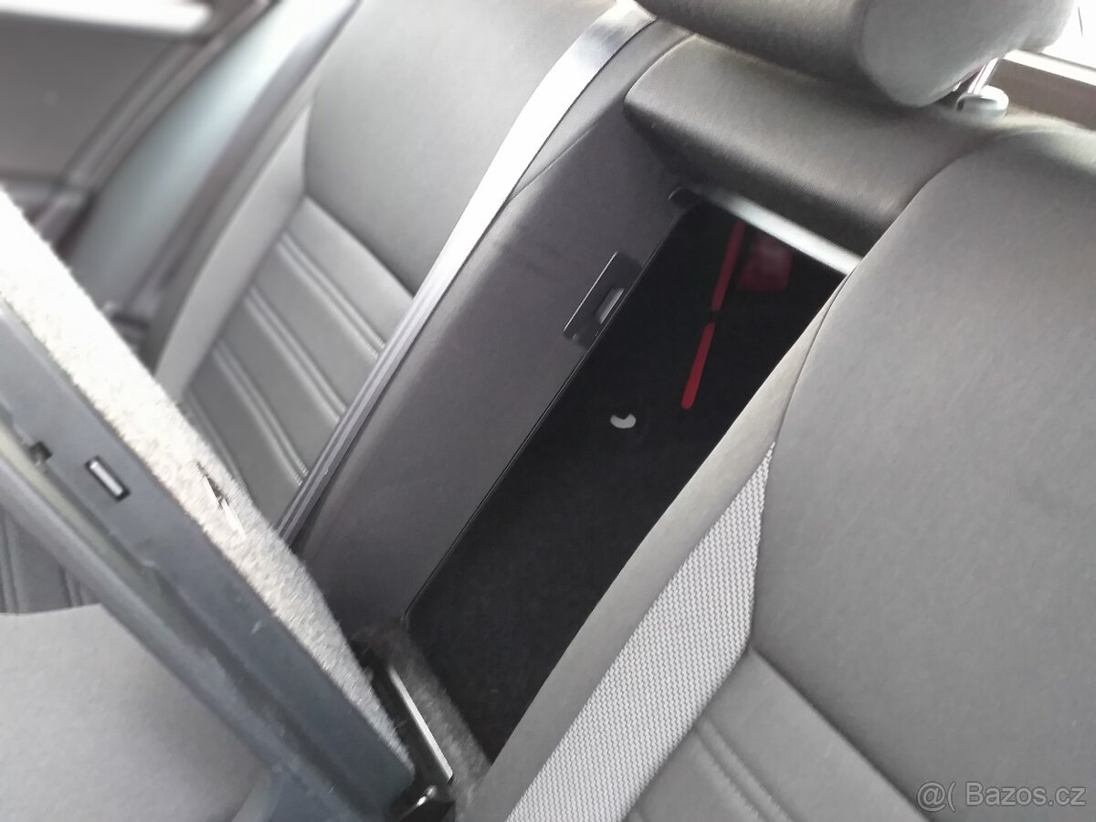 ŠKODA OCTAVIA COM III,1,6 TDi,ESP,KLIMA,ČR.SERVISKA - 10