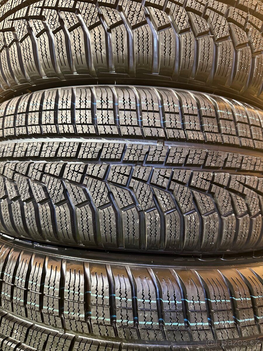 NOVÁ ORIIGINÁLNÍ SADA MERCEDES CLA - 10