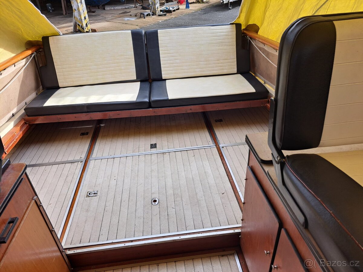 Motorova kajutova lod Windy24 - pěkný stav - 10