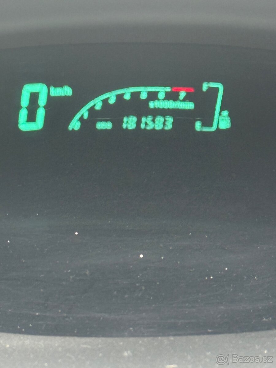 Toyota Yaris 1.0 rok 2003 - 10