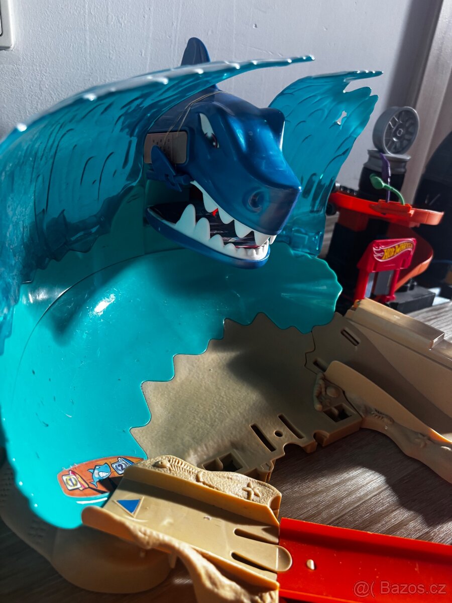 Hot Wheels sada (el. autodráha + hrací foplňk - 10