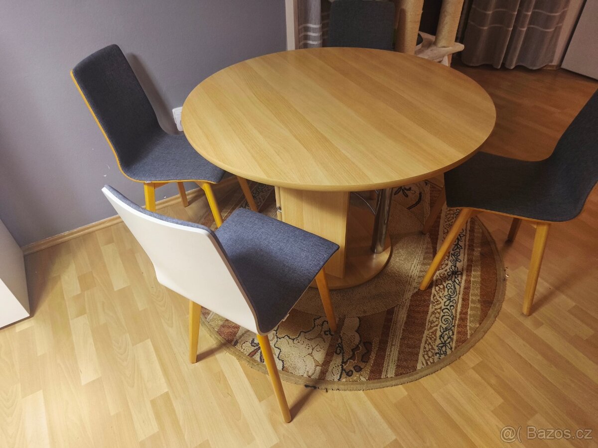 Prodám rozkládací kulatý kuchyňský stůl a 4 dřevěné židle. - 10