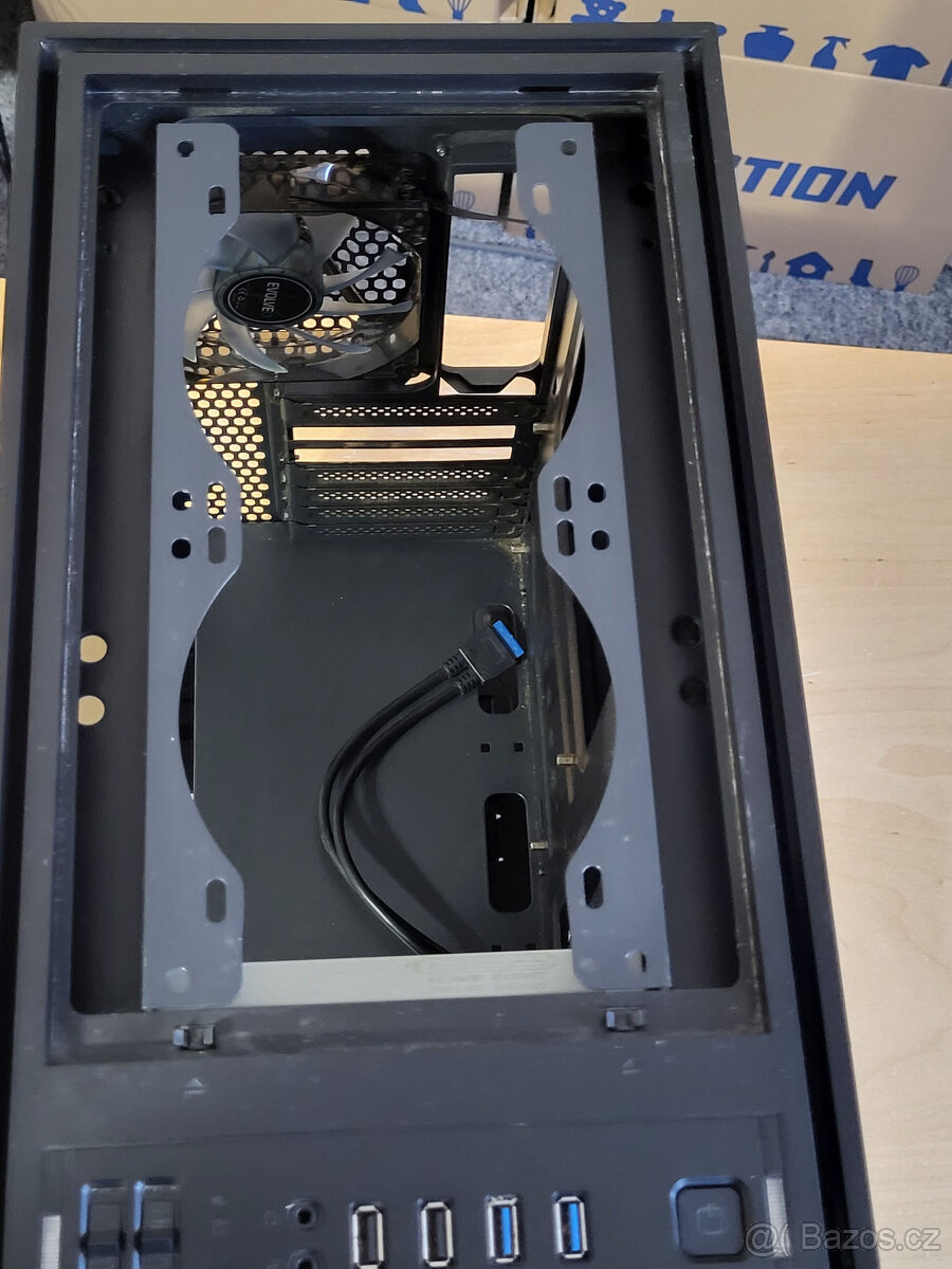 EVOLVEO T4 Herní skříň case - 10