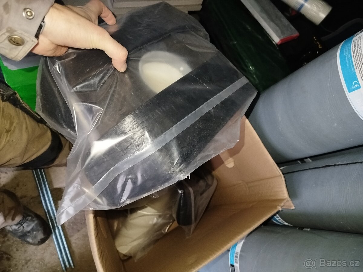 Samolepicí asfaltový pás GLASTEK 30 STICKER PLUS KVK (role/1 - 10