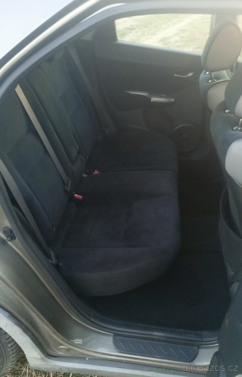 Honda Civic 1.4 5D - 10