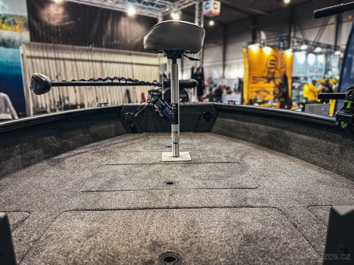 NOVÁ motor. loď Velex 535 + Mercury F 60 - 10