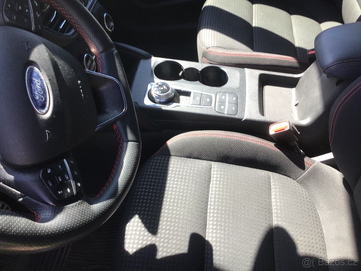 Ford Kuga plaginhybryd - 10