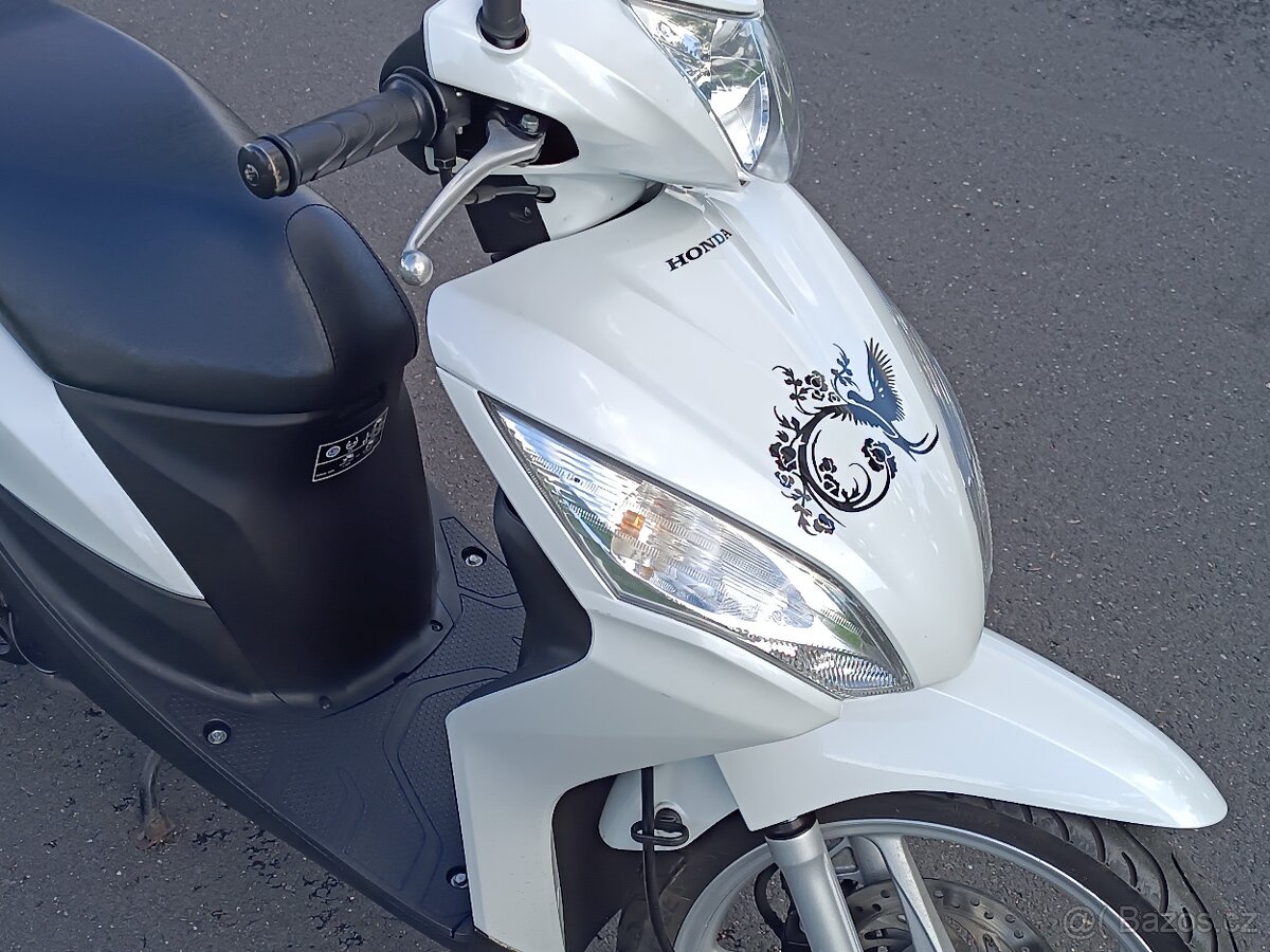Honda SH Vision,125 , jako nový, bez investic - 10