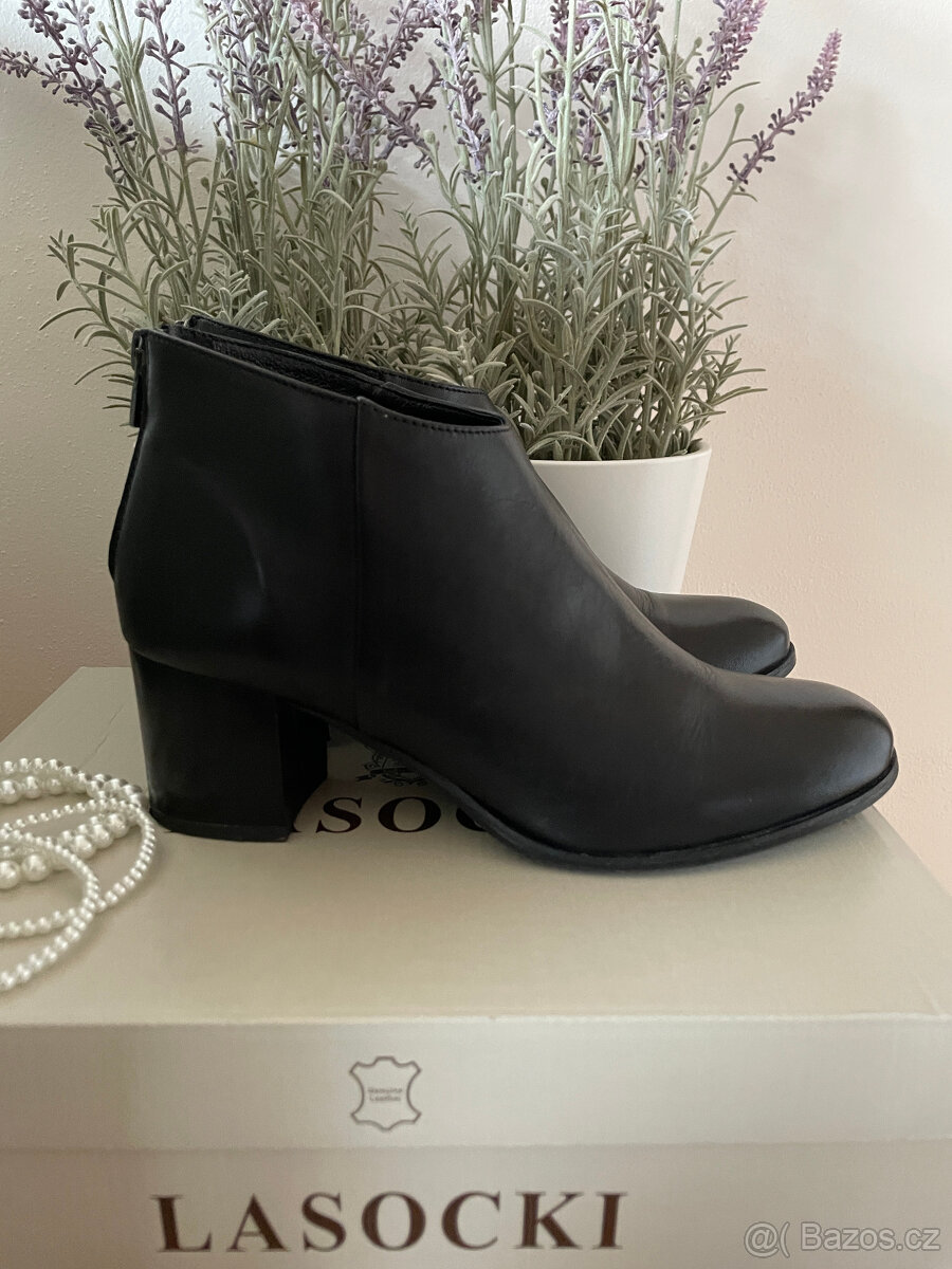 Elegantní černé kožené boty na silnějším podpatku Lasocki 39 - 10