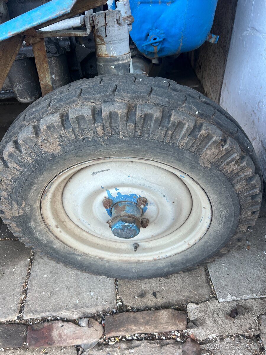 TRAKTOR MAJOR ZETOR 30 - 10