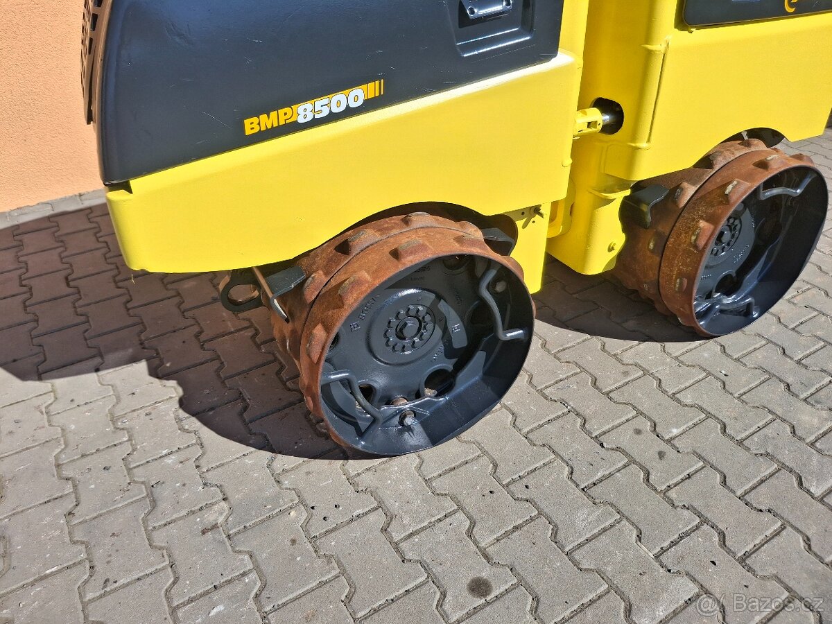 Vibrační válec ježkový Bomag BMP8500 - 10