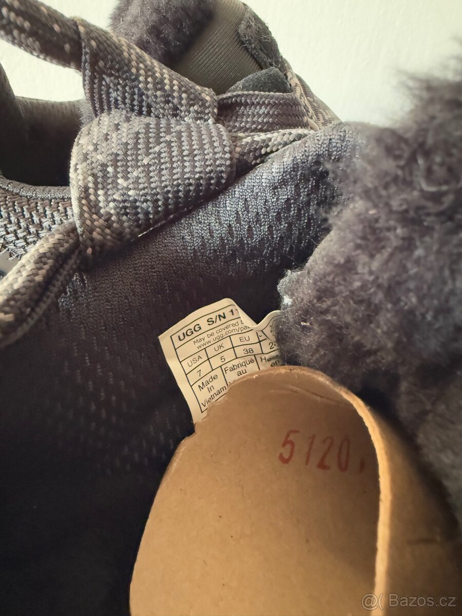 UGG Lowmel Black (Women’s) - 10