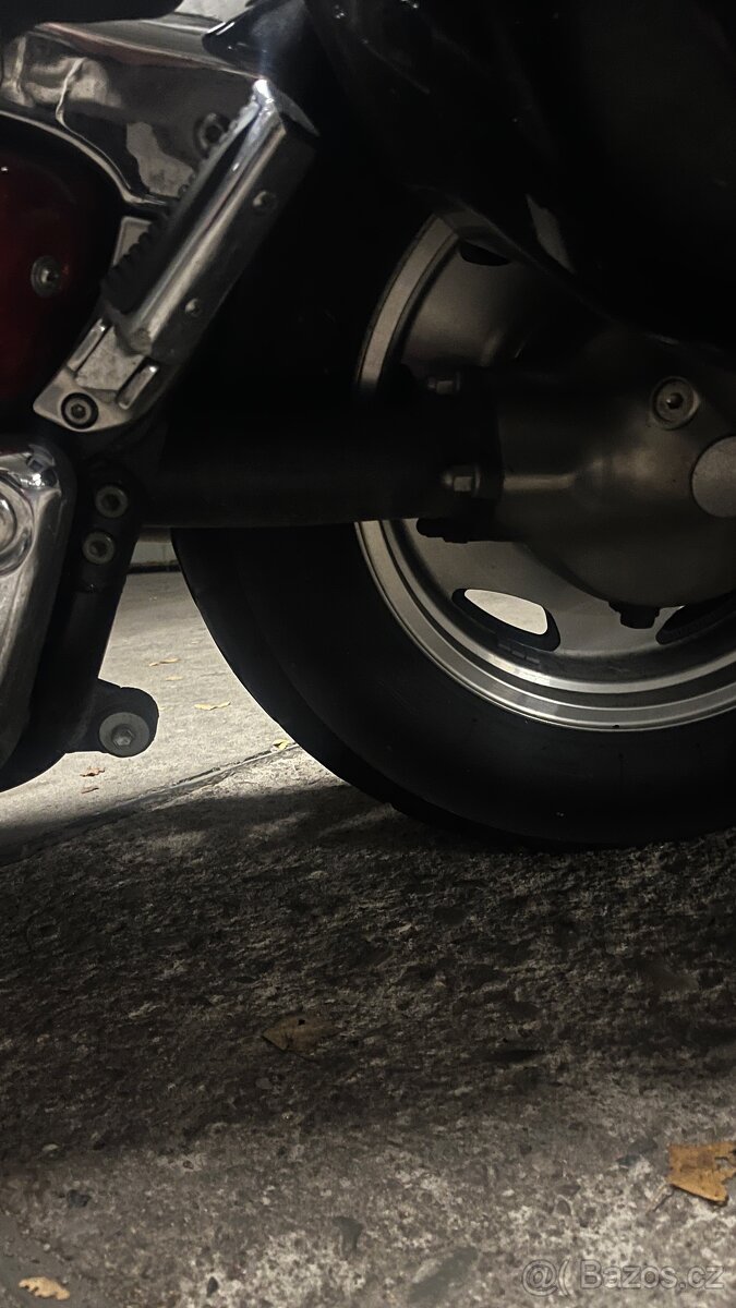 Suzuki VL 1500 Intruder LC | 1462 ccm | Silný cruiser - 10