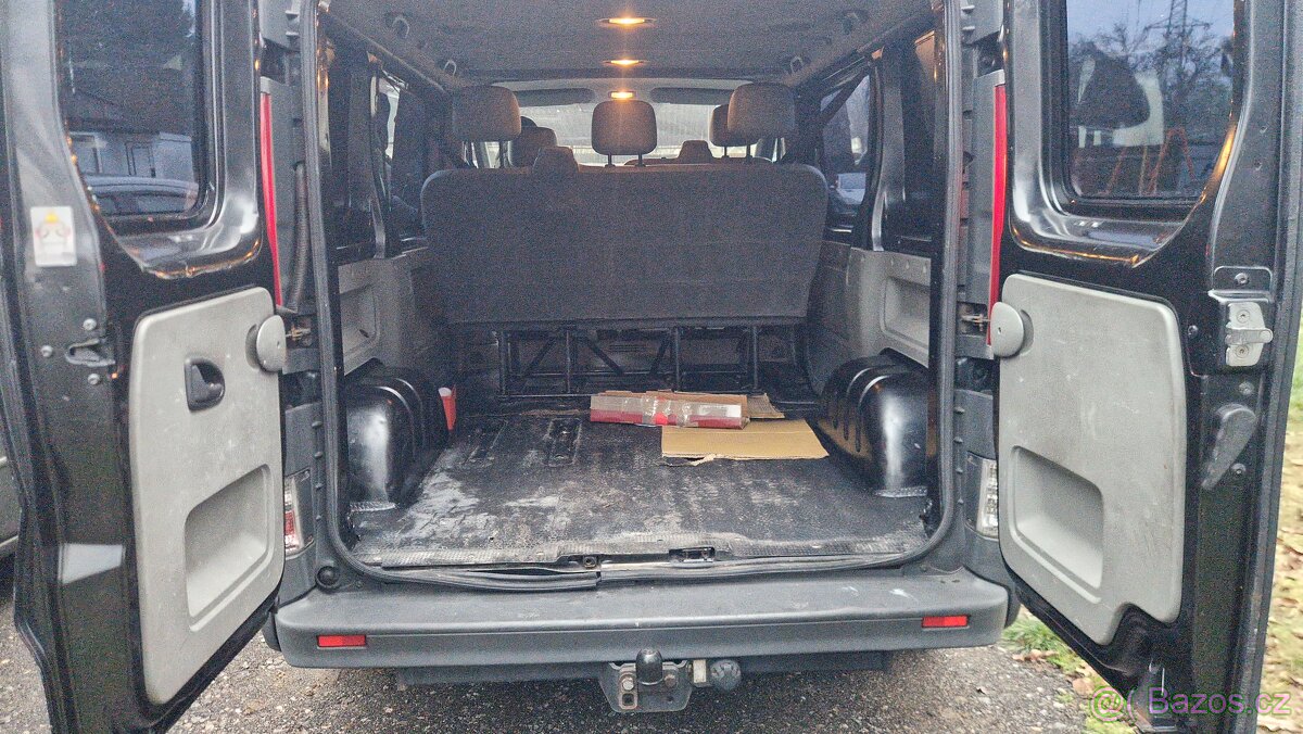 Opel Vivaro 2.0 nafta 66kw, r.v. 2007, km 283800. 6 míst k s - 10