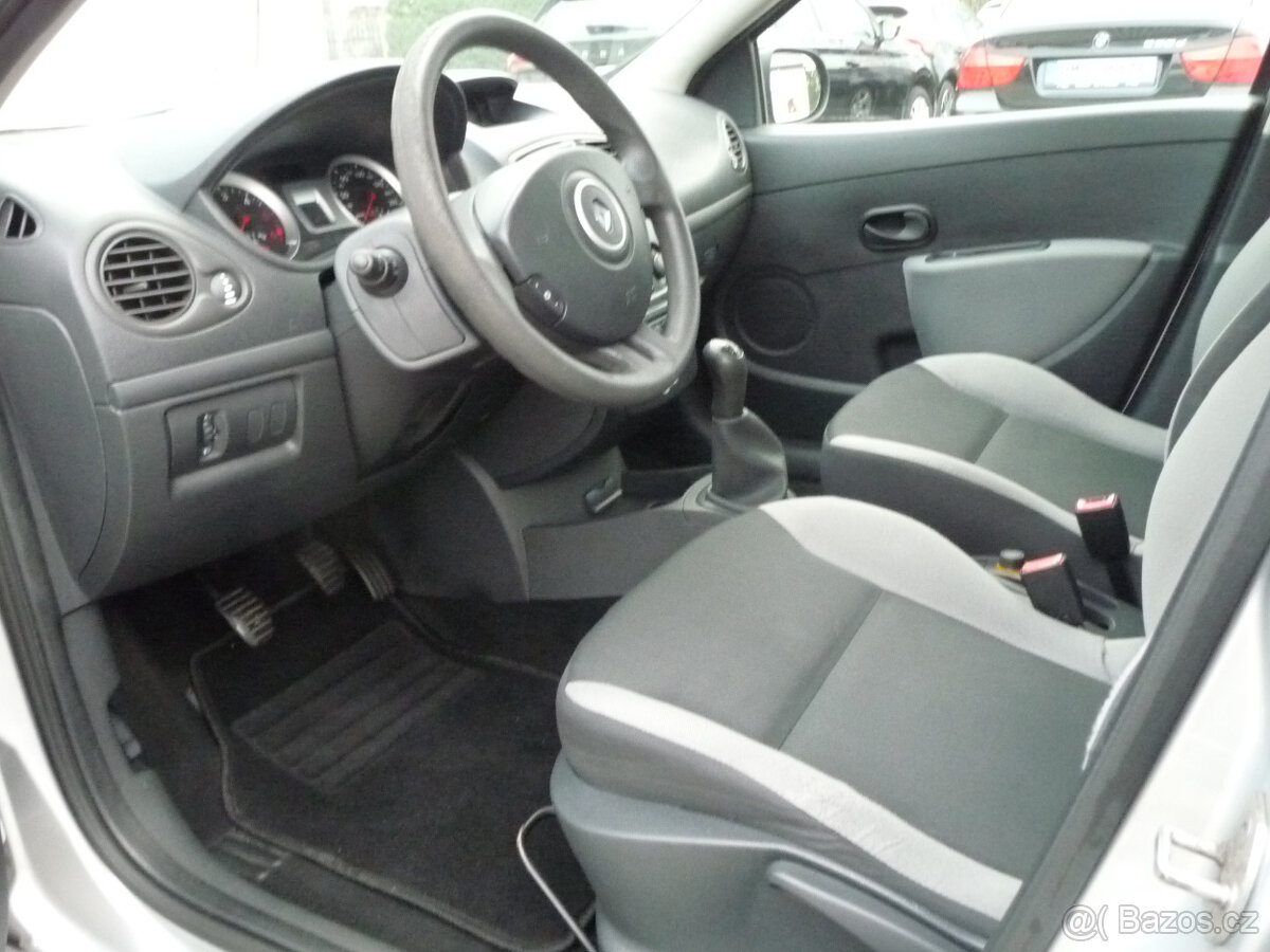 Renault Clio 1.5Dci comfort po 1.majiteli a po STK a Servise - 10