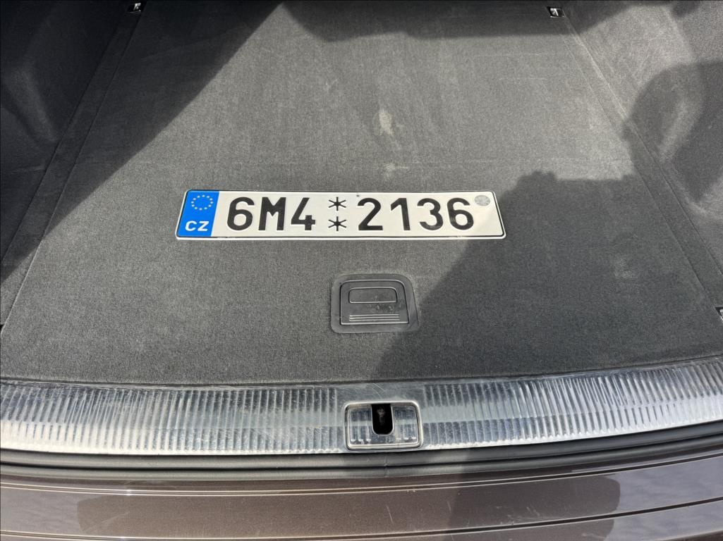 Audi Q7 3,0TDi 200kw,S-Line,ČR,1.Majitel,120tkm,DPH - 10