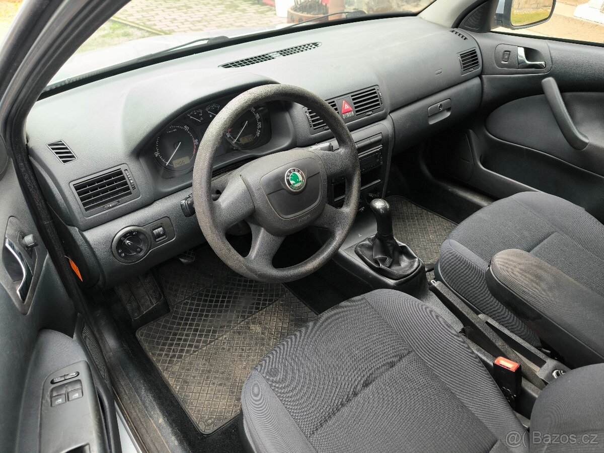 ŠKODA OCTAVIA 1.9 TDI, r.v. 2010, 1. MAJITELKA, VÝBORNÝ STAV - 10