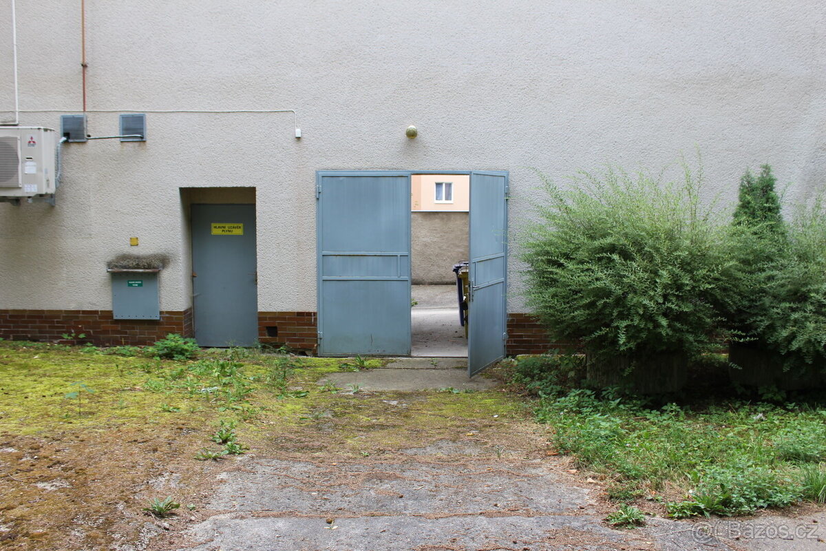 Pronájem, obchodní prostor 100 m2, Husova ul., Mariánské Láz - 10