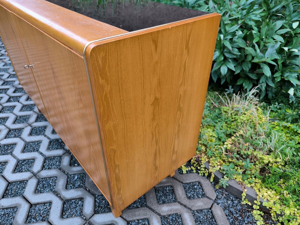 Retro komoda B. Landsman a H. Nepožitek - 60. léta - 10