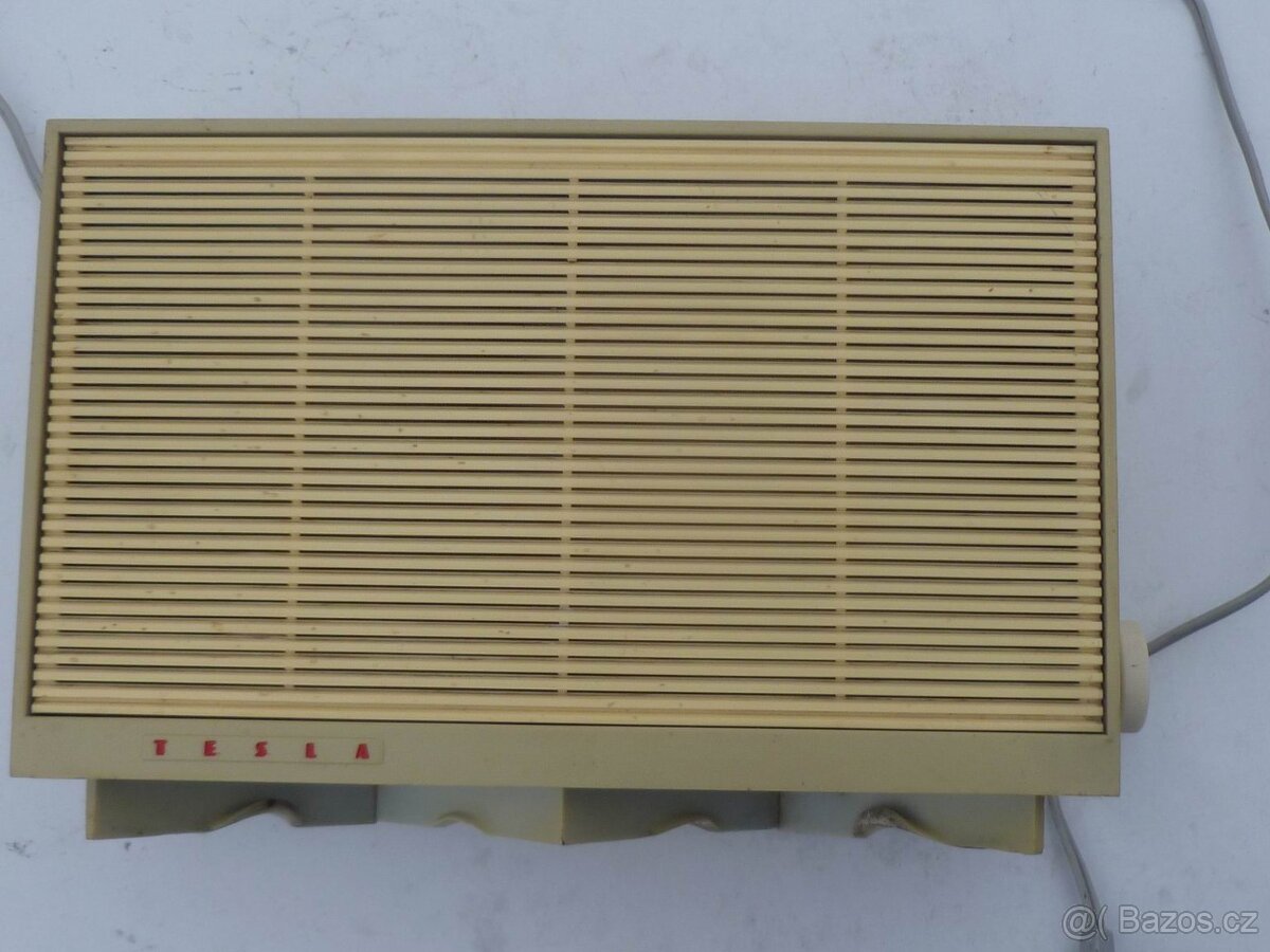 Reproduktor v dřevěné skřínce . - 10