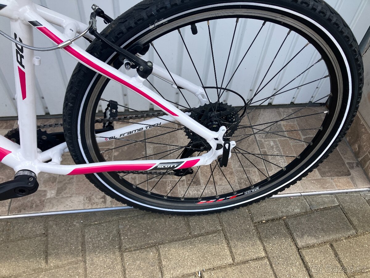 DÍVČÍ DÁMSKÉ KOLO 26 - 10