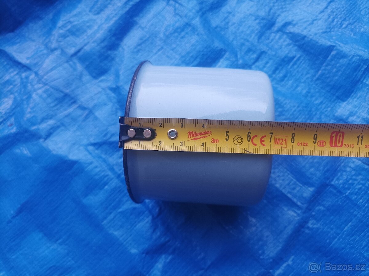 Smaltovaný světle modrý hrnek, průměr 8 cm - 10