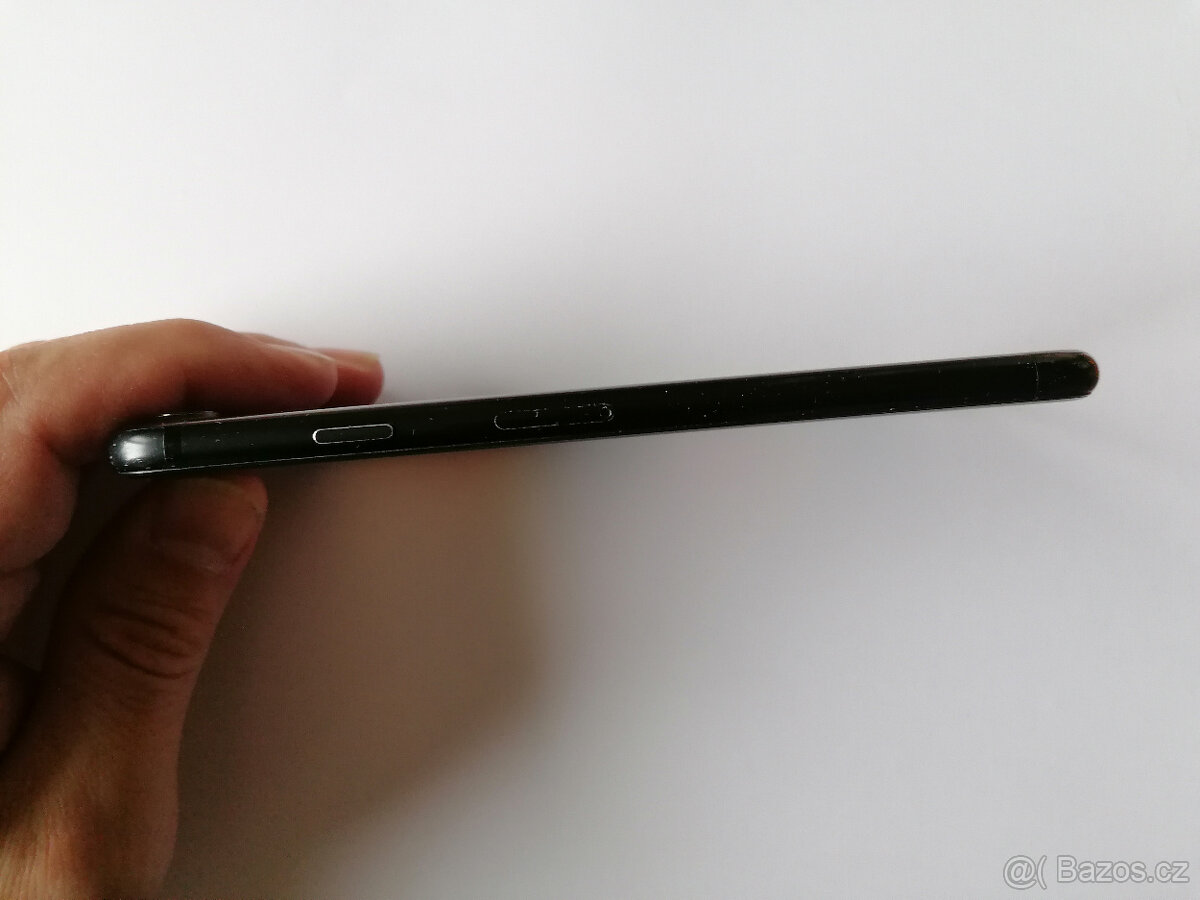 Smartphone Apple iPhone 7 128GB Black - chytrý telefon - 10