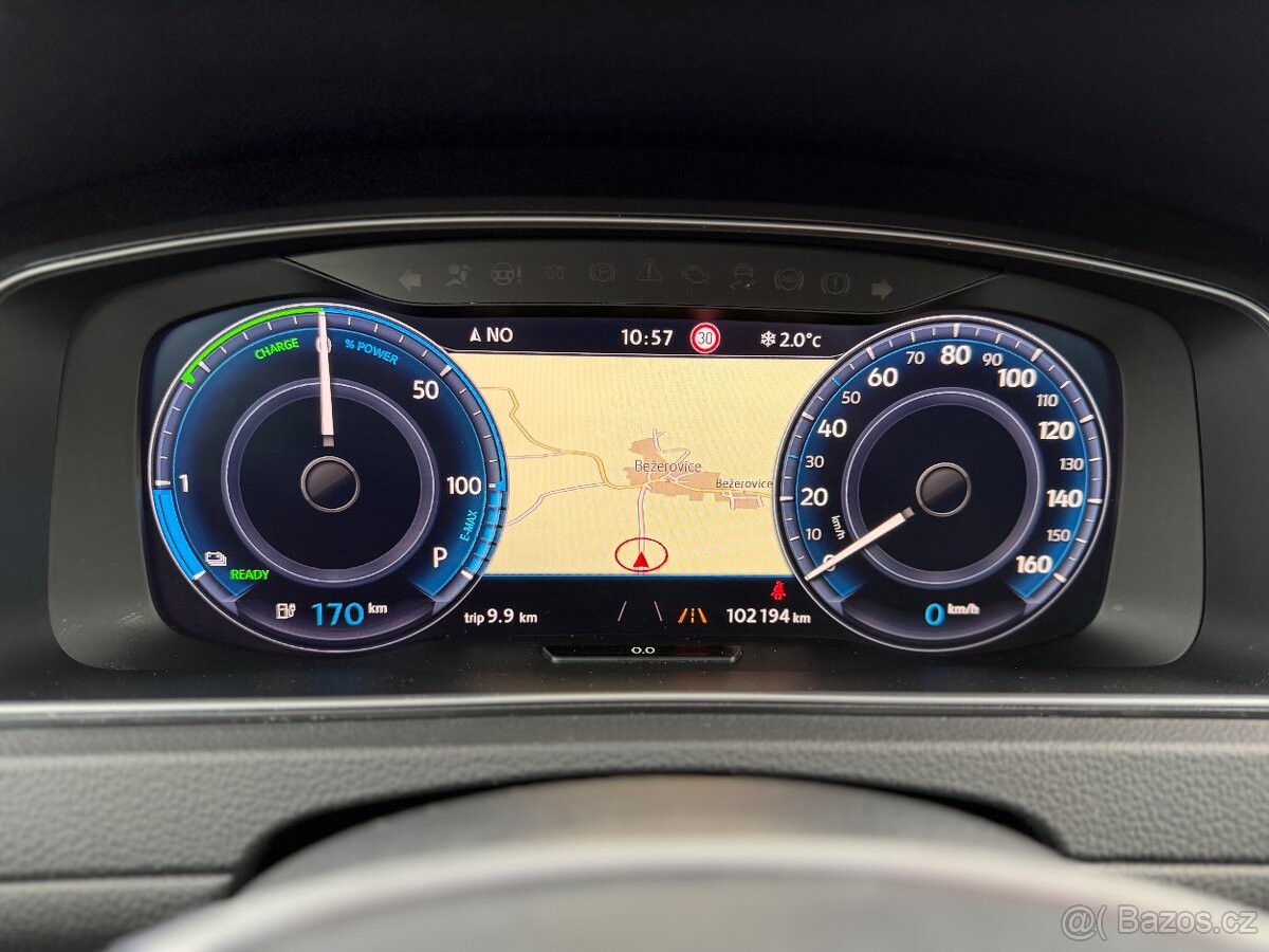 Volswagen e-Golf 100kW FCL/TČ/VIRTUAL/KESSY/DPH - 10
