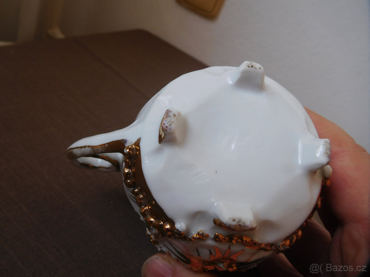 SECESNÍ PLASTICKÝ HRNEK - 10