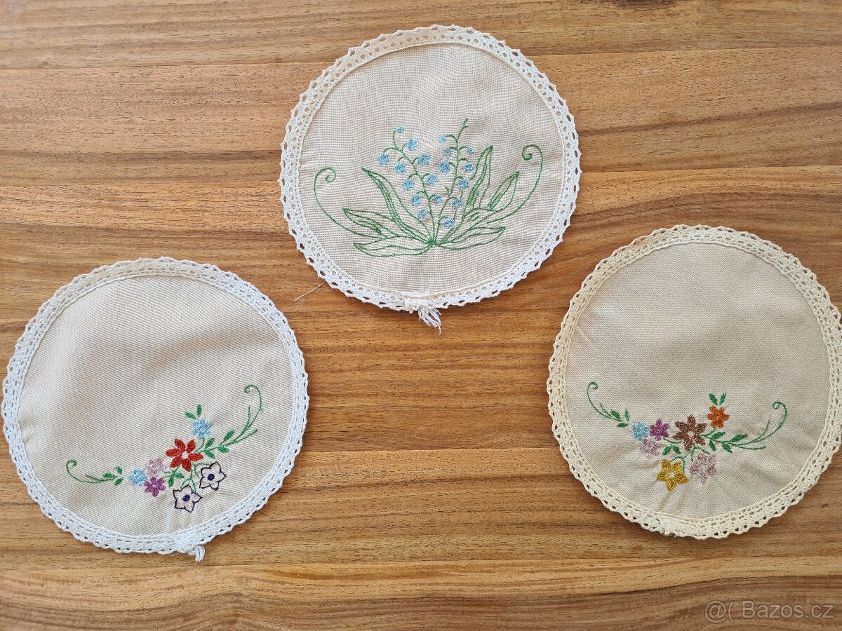 Vyšívané ubrusy, prostírání - 10