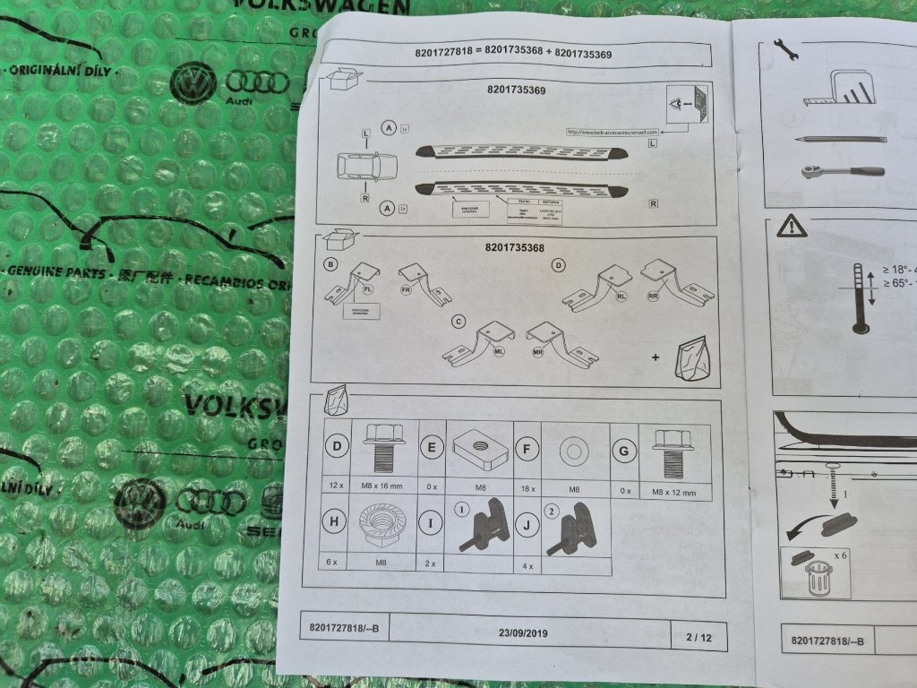 boční nášlapy + montážní příslušenství Renault Captur II 820 - 10
