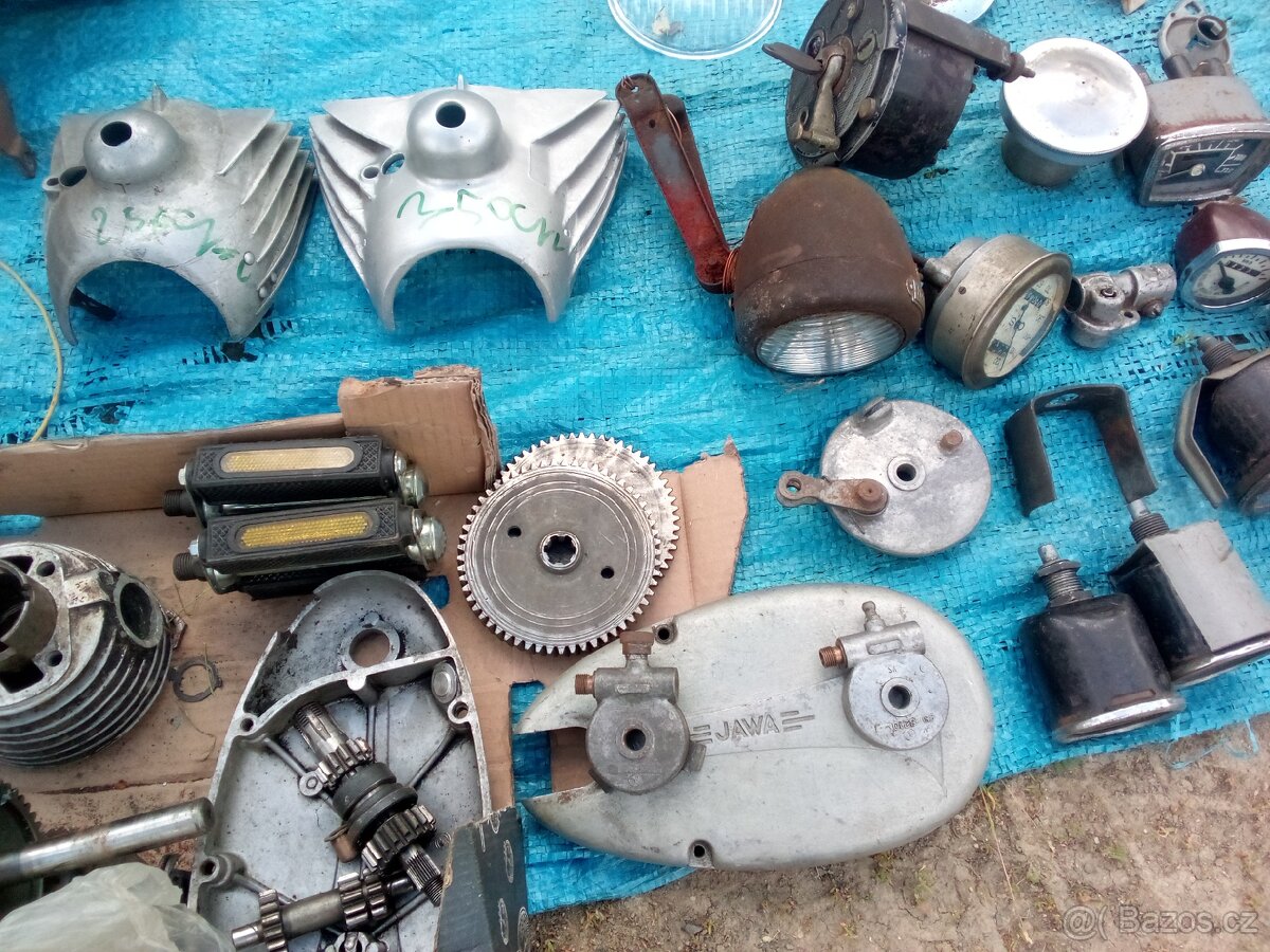 Jawa 350 perak,origo překryt karburace .tachometr 8000kč - 10