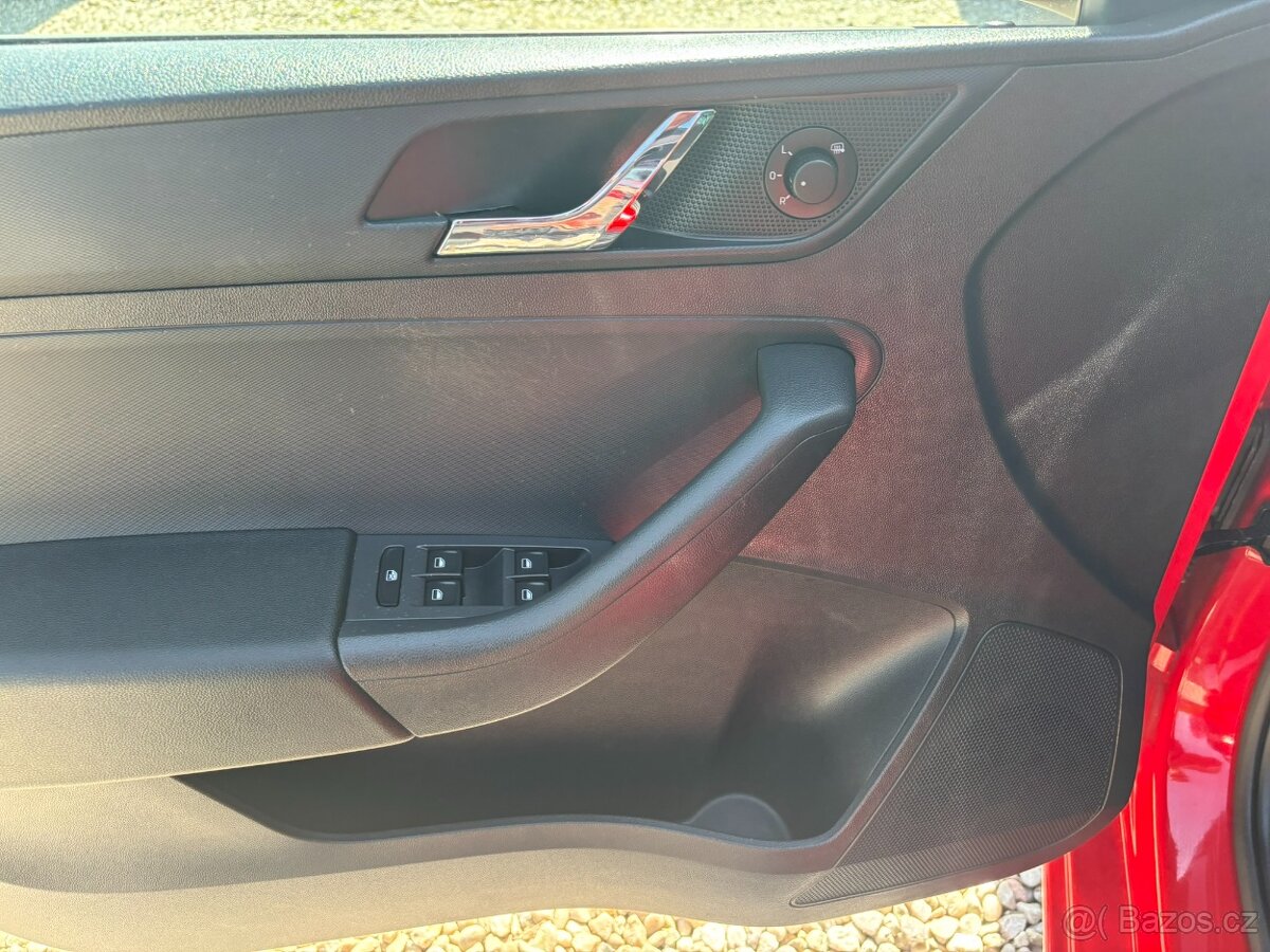 Škoda Rapid 1.2 Tsi 77kw Spaceback r.v.2015 serviska - 10