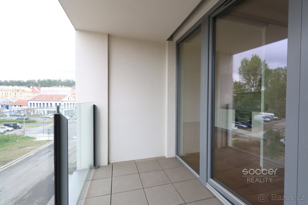 Pronájem bytu 2+kk/B, 46 m2 + 5 m2 balkon, ulice Breitfeldov - 10