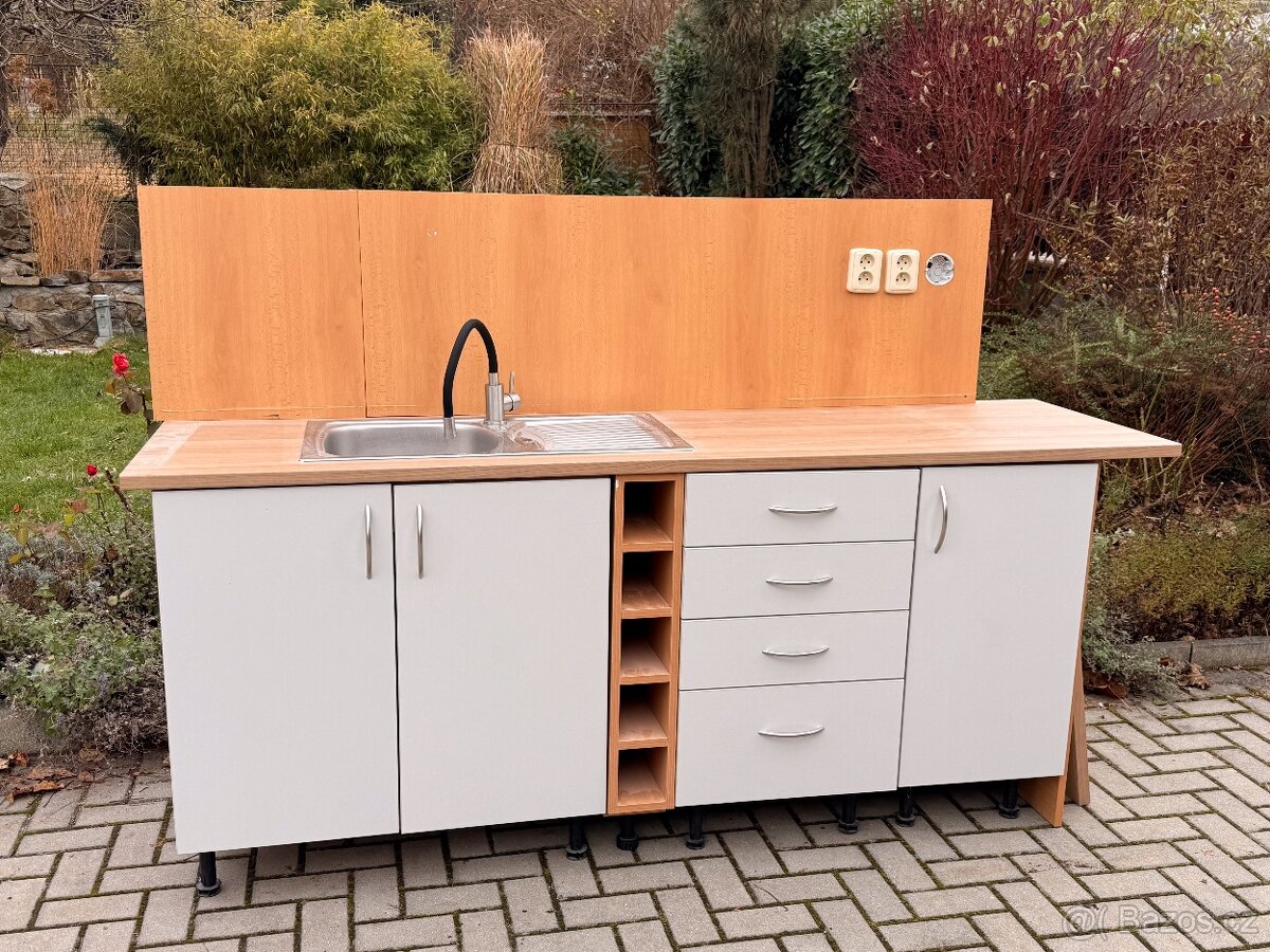 Prodám zánovní KUCHYŇSKOU LINKU - 10