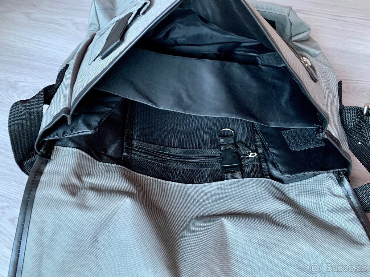 Nový černý batoh s bílým - 10